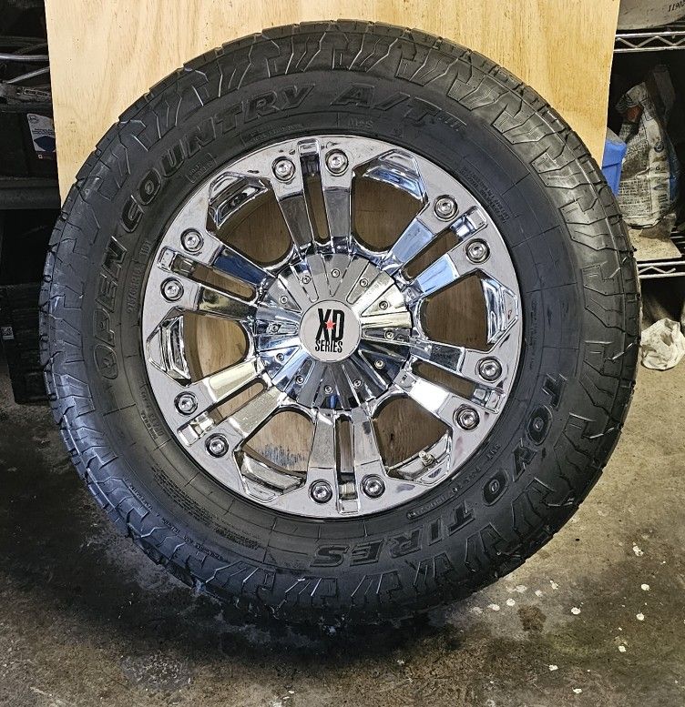 4 KMC Wheels XD Series 778 Monster Chrome Wheel Rim. Includes Center Cap, With
TOYO TIRE
OPEN COUNTRY A/T III
LT275 /65 R18 123S E1 OWL