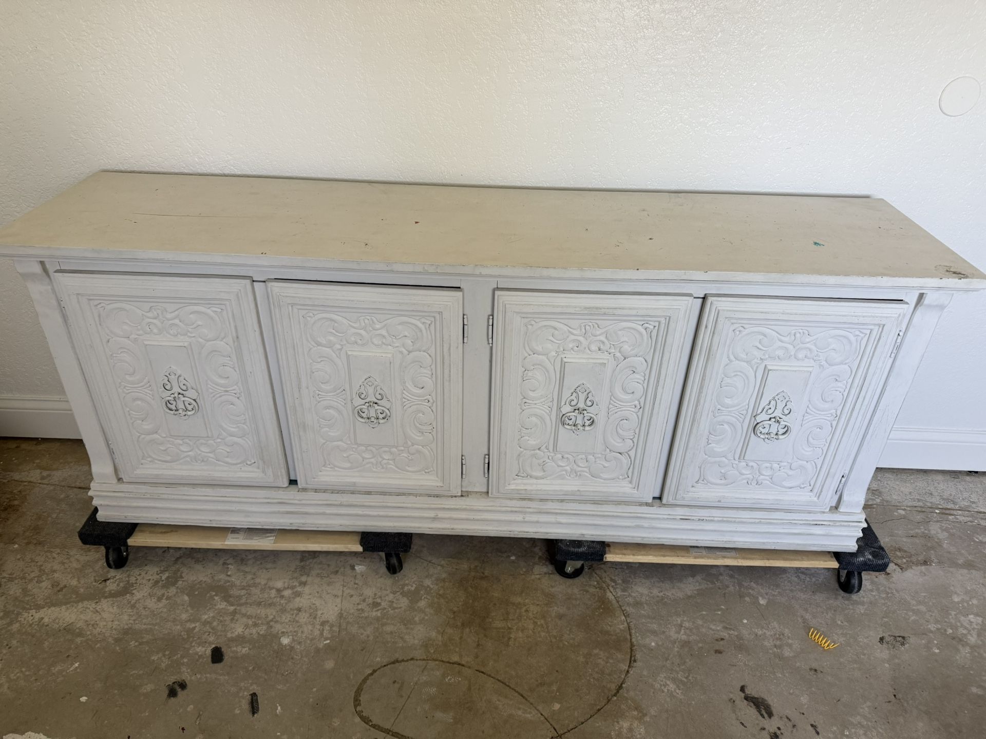 Free Buffet/Console