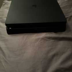 PS4/ 2 Controllers/ GAMES