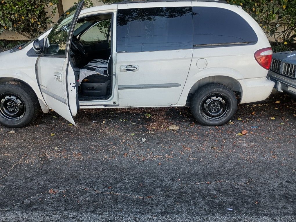 2005 Dodge Mini Van