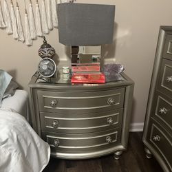 dresser w/ night stand & lamp