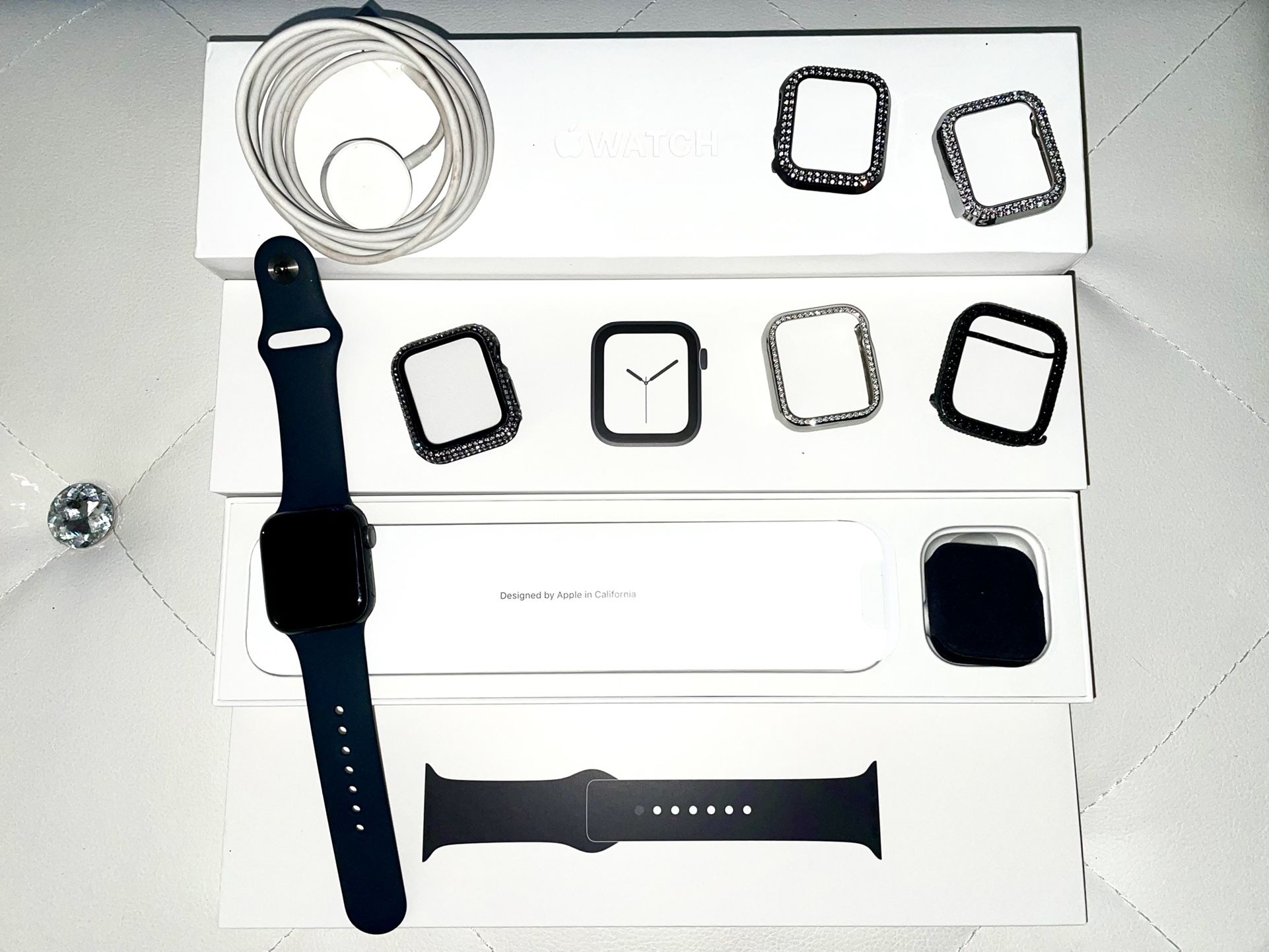 40mm Apple Watch 4 Series + Accessories