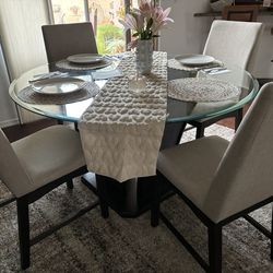 6  Piece Dining Room Table 4 Chairs & Rug