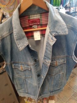 JEAN VEST BY MARLBORO COUNTRY STORE