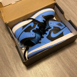 Boys Jordan Mid 1s