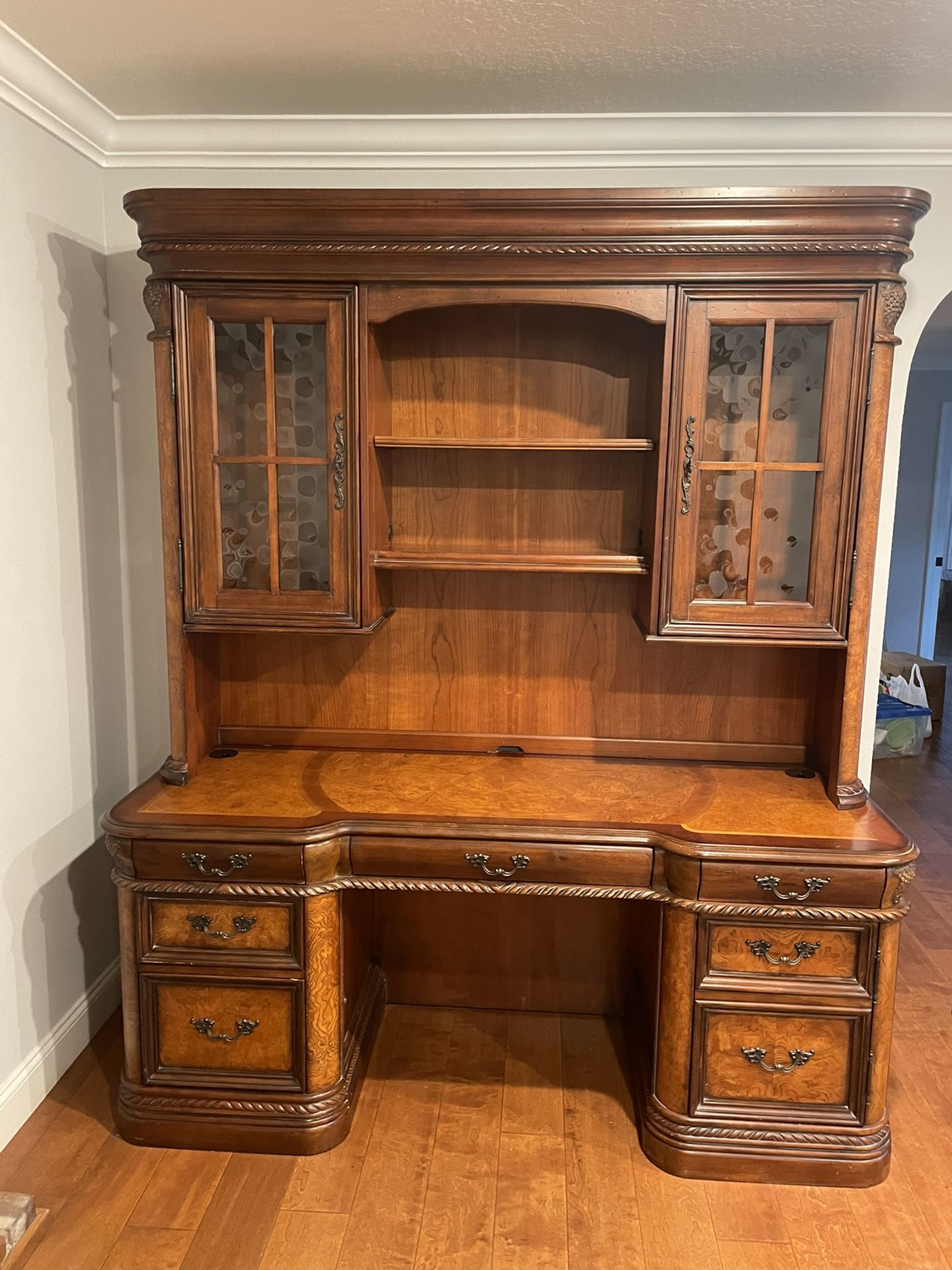 Desk/Credenza/Hutch