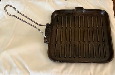 Vintage cast iron skillet with handle