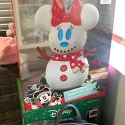 Disney Minnie &Mickey Snowman 