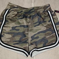 WOMEN'S CAMO SHORTS