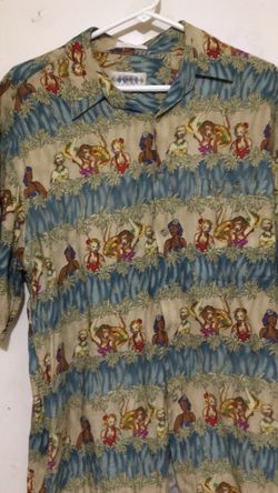 Hawaiian shirt size medium brand is CAMPIA