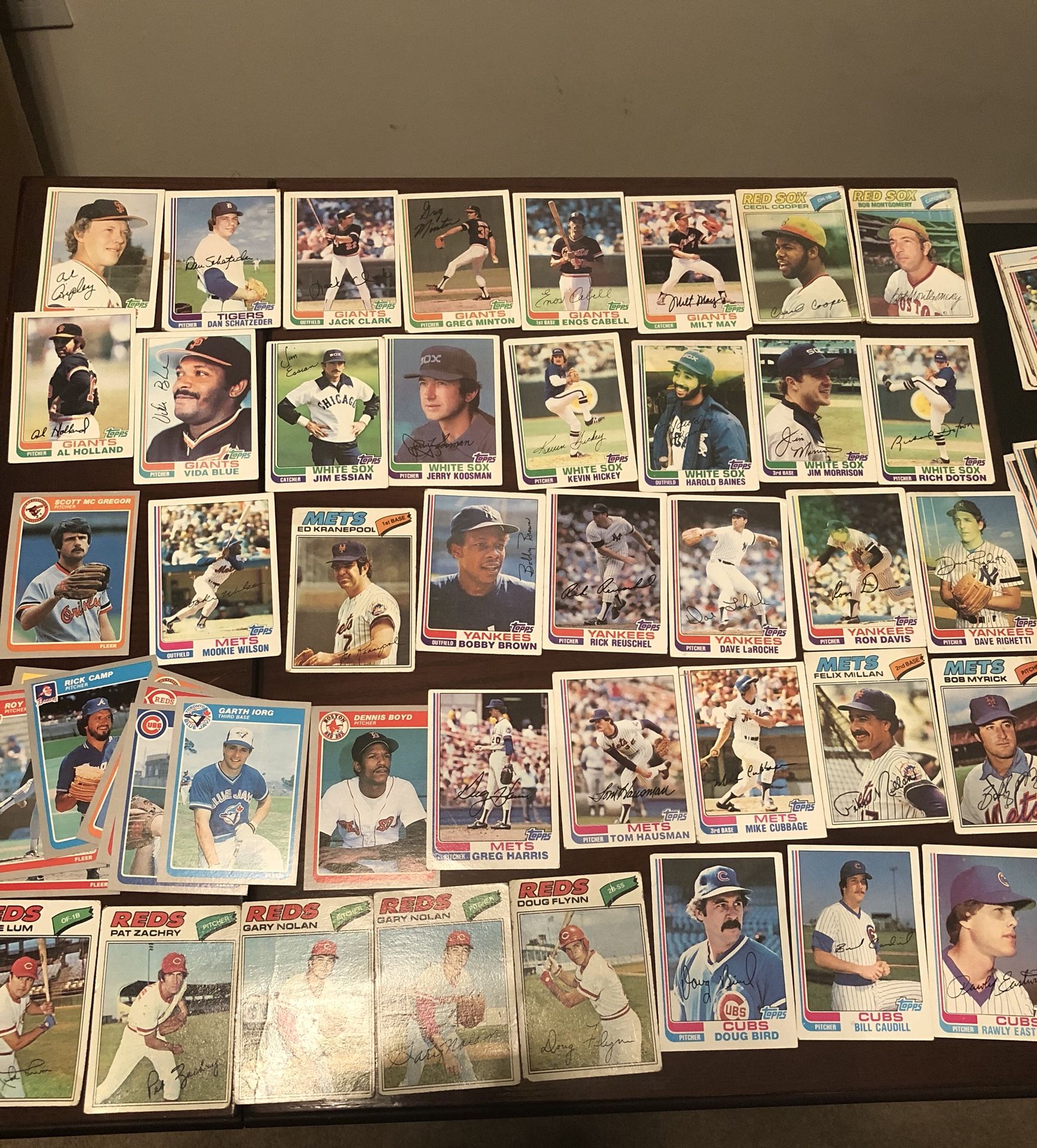 135 various collectible autographed baseball cards