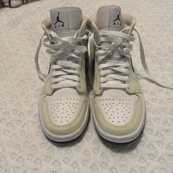coconut jordans, size 8