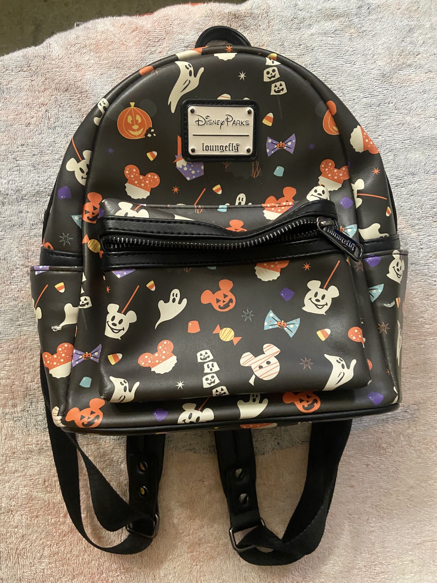 Selling A Authentic Halloween Disney backpack
