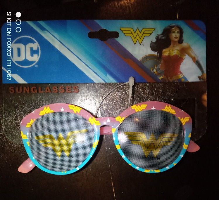 DC WONDER WOMAN SUNGLASSES