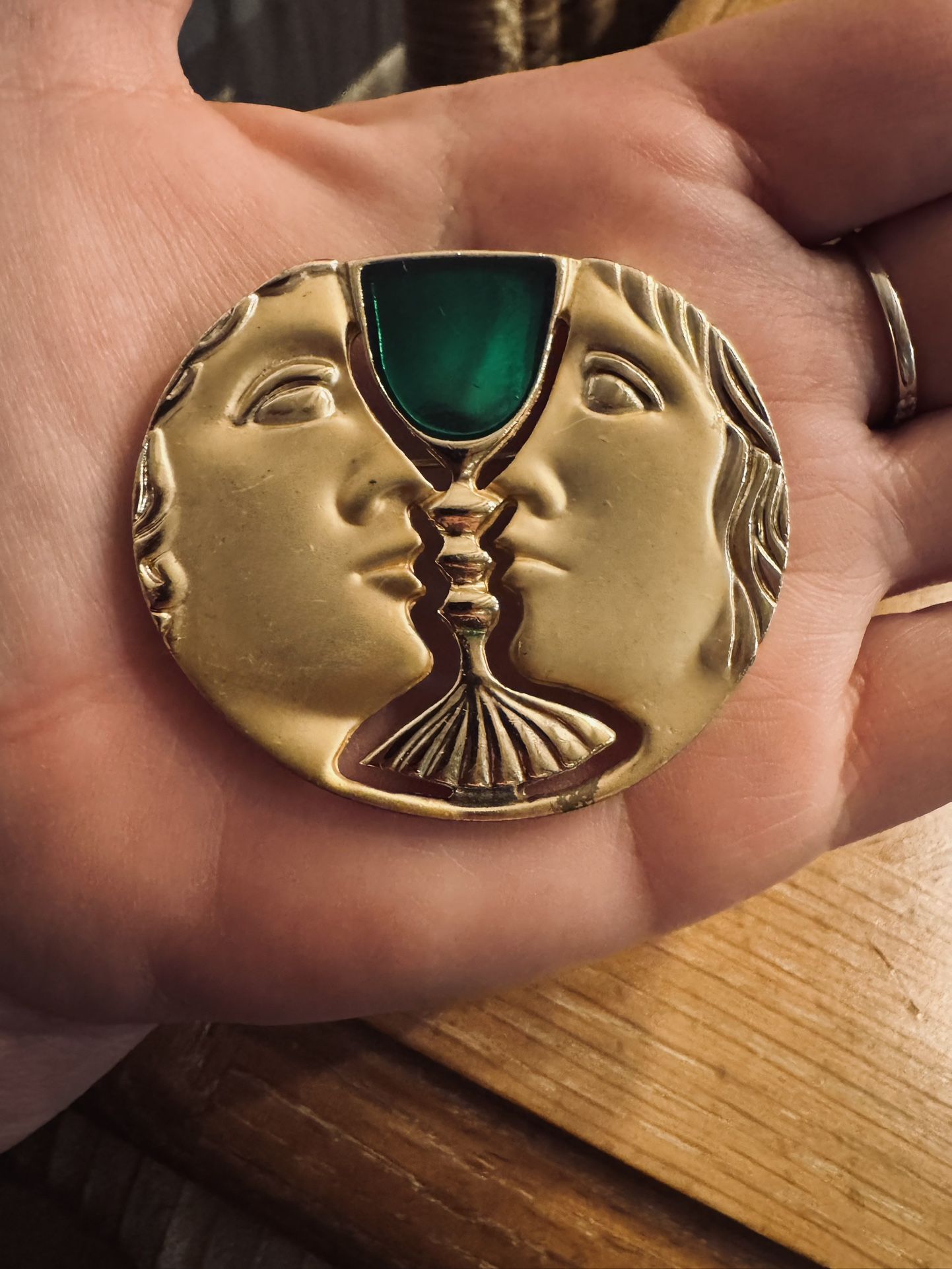 VTG EMERALD UNSIGNED DALI TRISTAN & ISOLDE FLANKING WINE GOBLET OF LOVE BROOCH