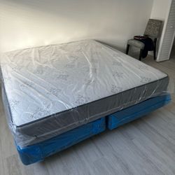 NEW KING SIZE MATTRESS SET AND BOX SPRING-2pcs 