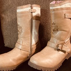 Kids size 4 Boots 