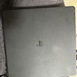 PS4 Slim 