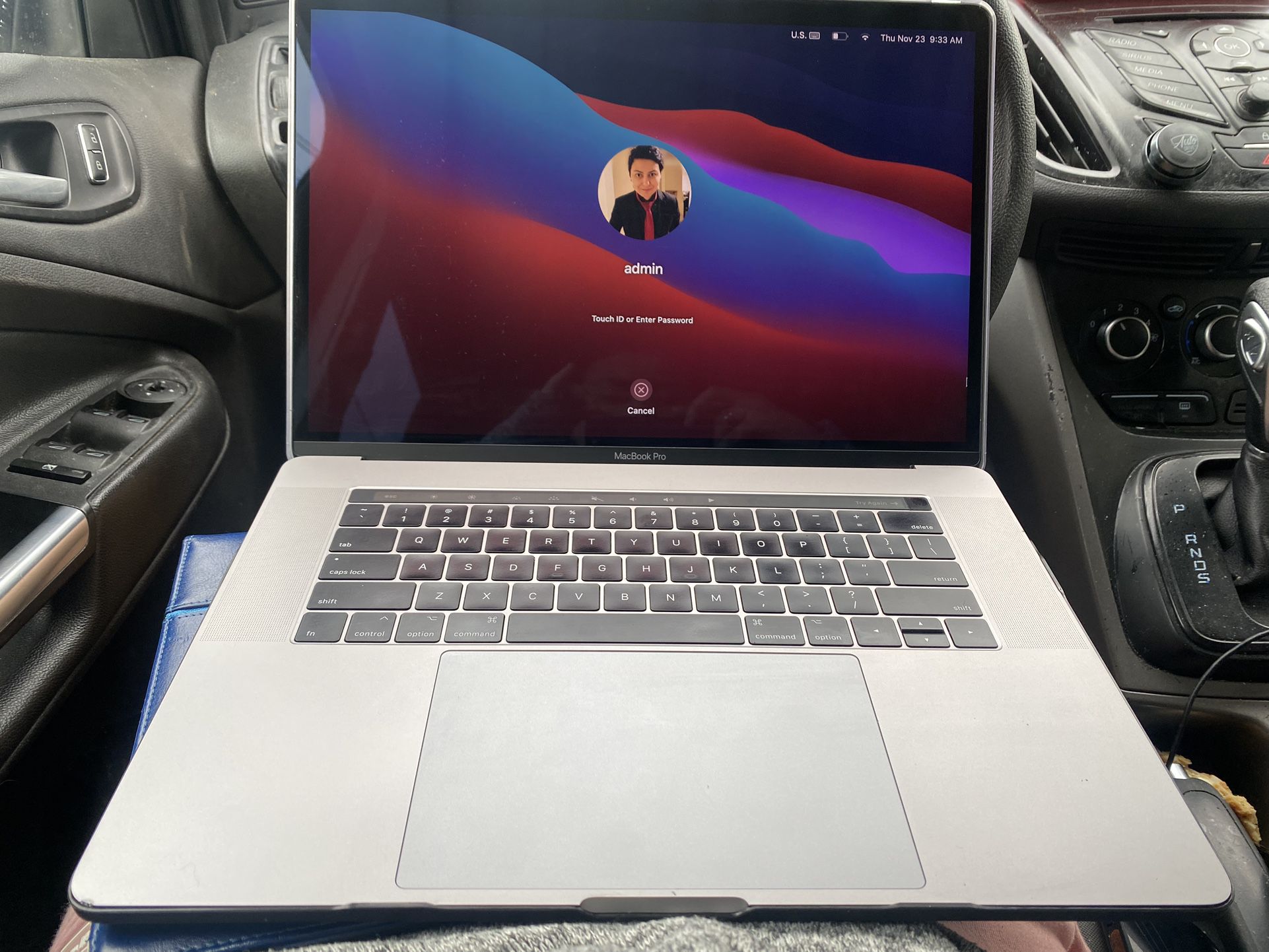 2019 MacBook Pro 15” 16Gb Ram 1TB SSD W/ Touchbar & Cover 