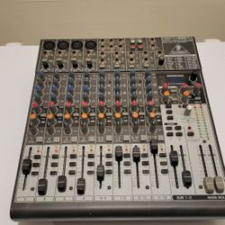 Behringer Xenyx1622FX Mixing Board