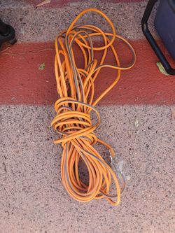 100 foot extension cord (12-gauge)