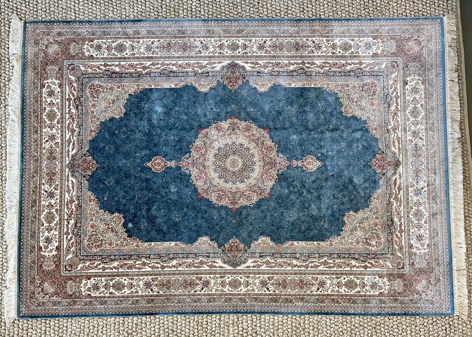 Timeless Hand-Knotted Silk Rug – Hereke-Style Luxury
