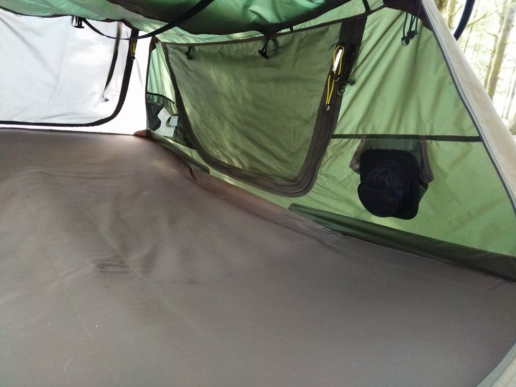 Cabela's deluxe tent cot for Sale in Lynnwood, WA OfferUp