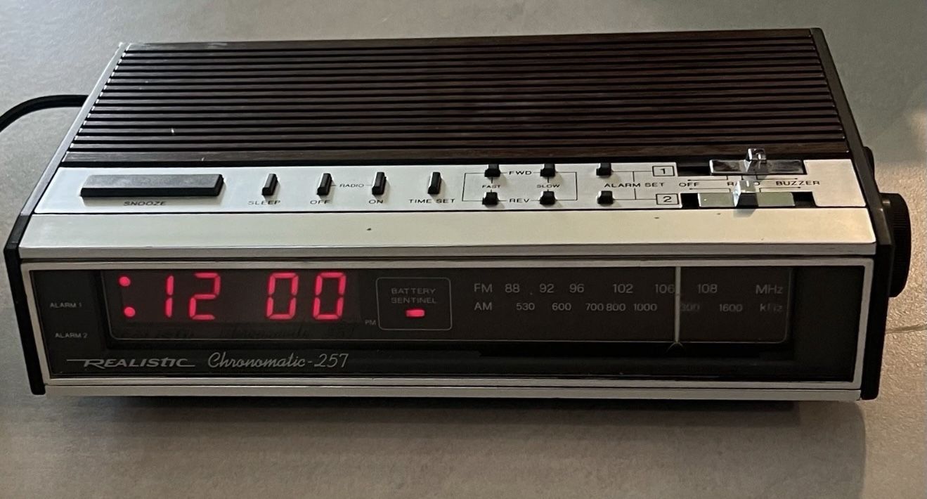 Vintage Realistic Chronomatic 257 Model 12-1564 AM/FM Radio Alarm