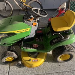 John Deere S100 Riding Lawnmower