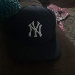 New York Yankees Hat Selling For Cheap Velcro Can Make Any Arrangements if Needed  