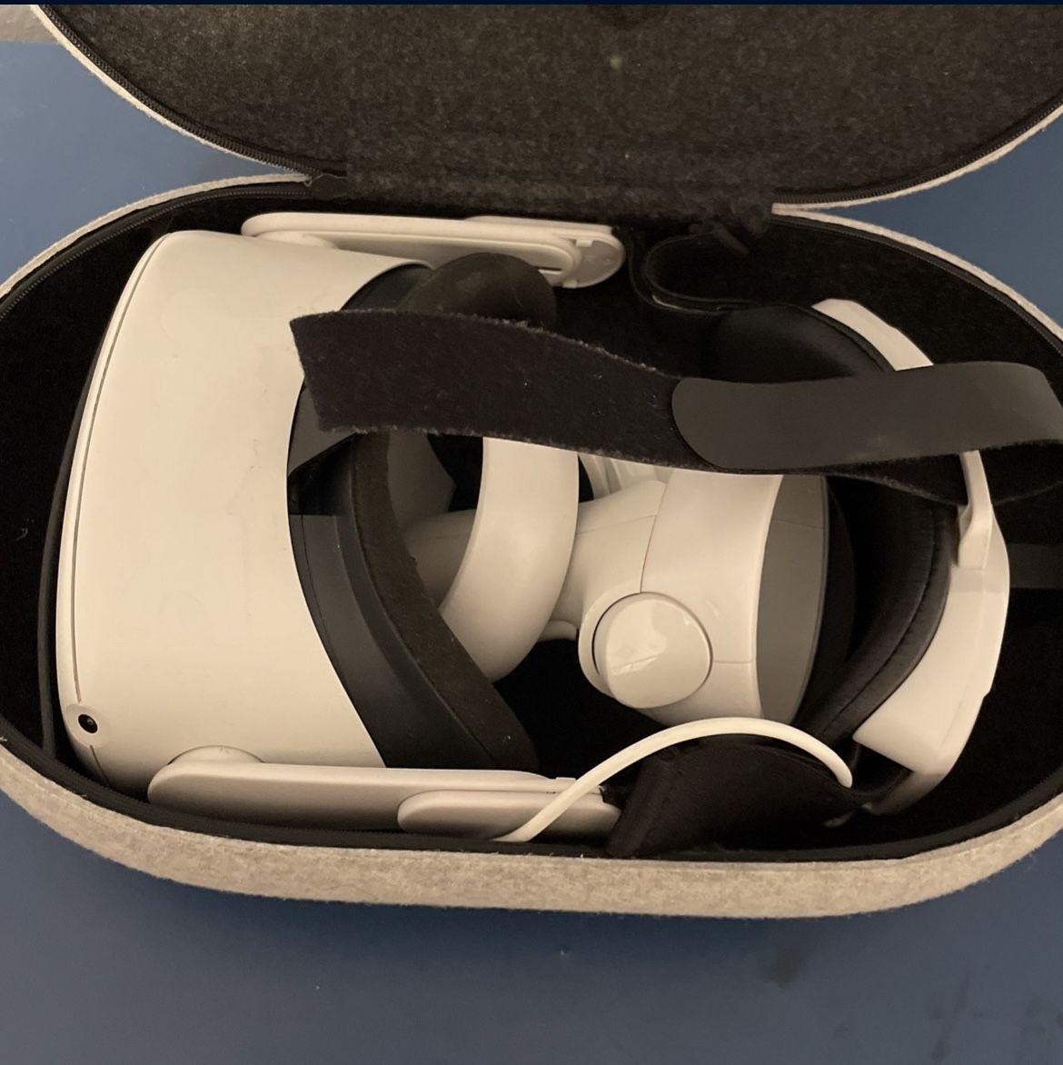 Oculus Quest 2 With Pro Head-strap, Head Strap Includes Battery Pack Lasts 5 Hours Total