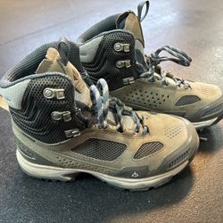 7W Vasque Women’s Hiking Waterproof Boots