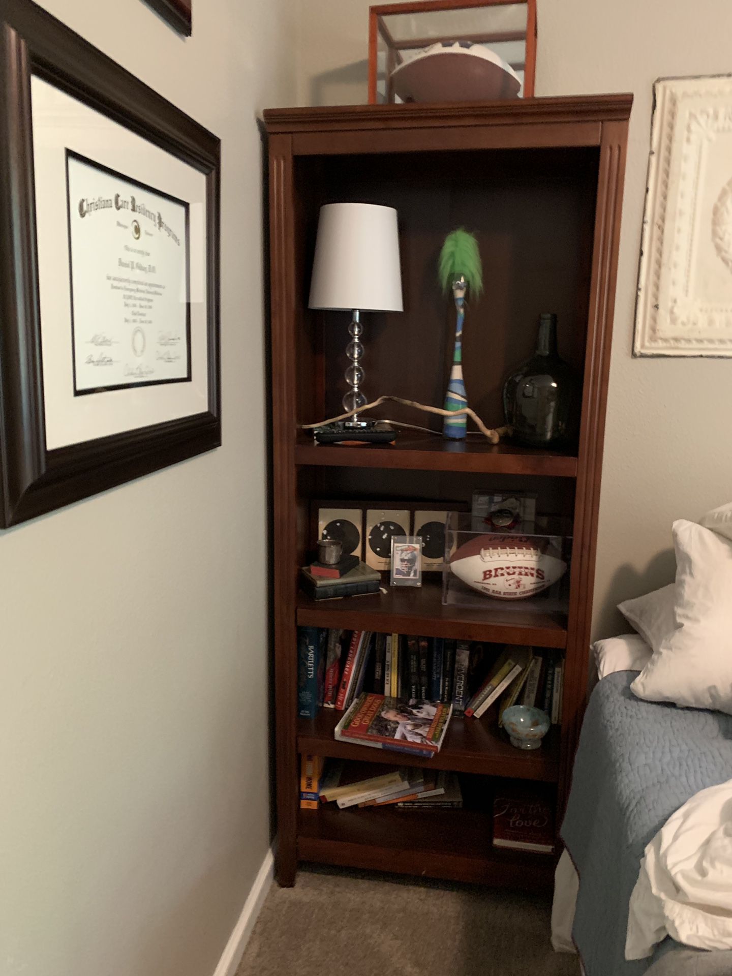 Set of two bookshelves