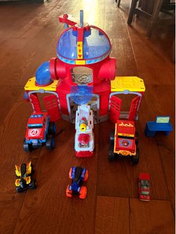 Paw Patrol Fire House w Trucks