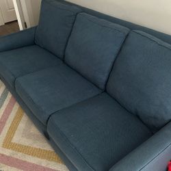 Couch With Pullout Bed 