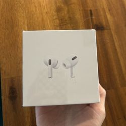 Apple AirPods Pro with MagSafe Wireless Charging Case - White
