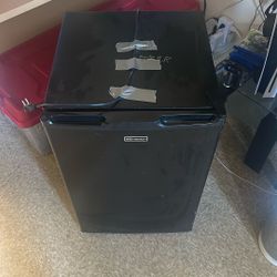 Mini Fridge 