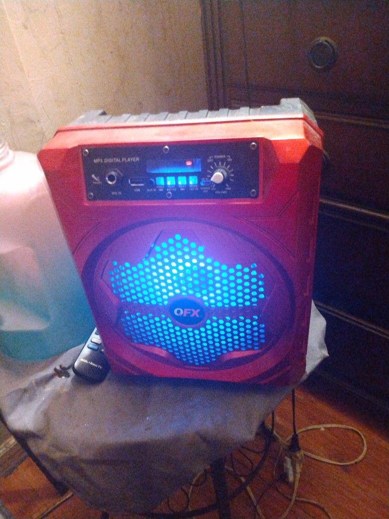 A Speaker Box That Plays Bluetooth