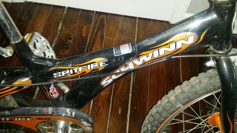 Schwinn spitfire 20 inch bike hot sale