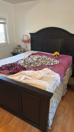 Queen Bed, Night Stands, Dresser