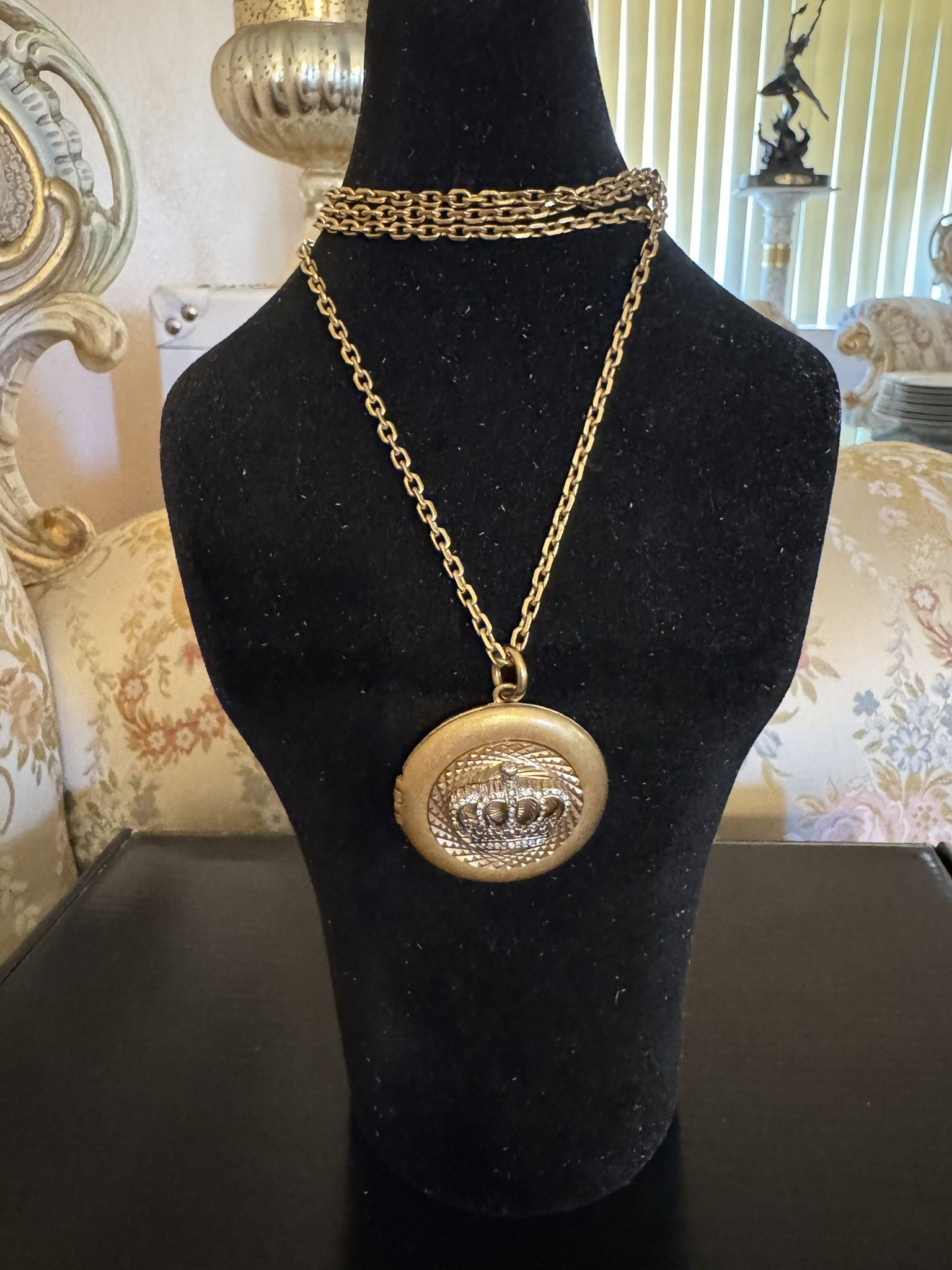 Vintage Juicy Couture Gold Chain Logo Crown Necklace