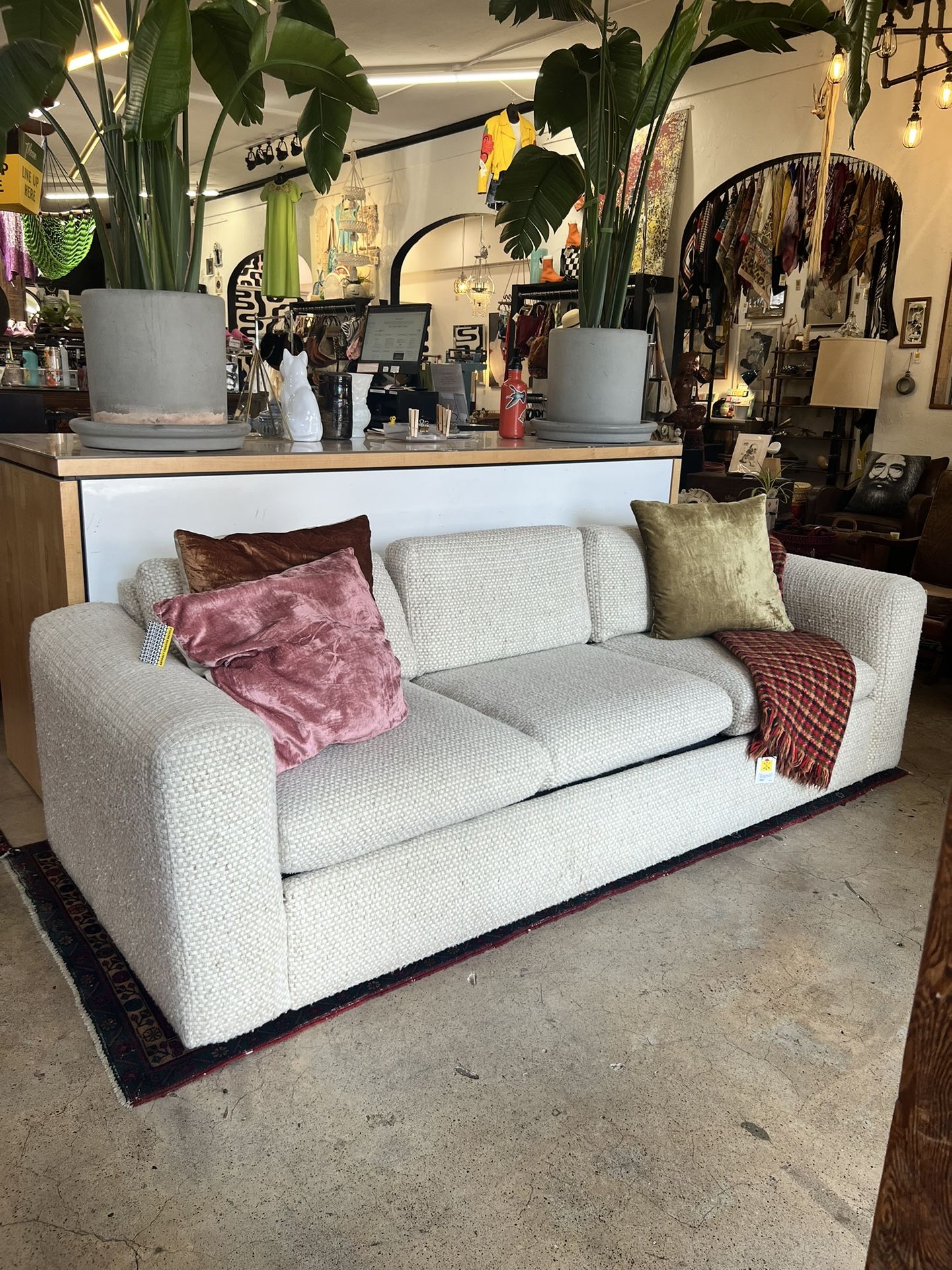 Vintage Cream Woven Sleeper Couch for Sale in Portland, OR - OfferUp