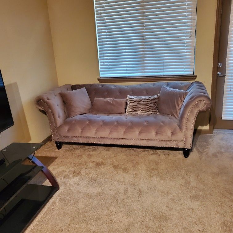American Signature Furniture Sofa And Love Seat Like Brand New Moving Need Gone ASAP