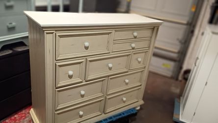 9 Drawer Dresser Light Yellow W White Top, Knobs And Legs