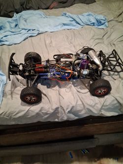 Traxis 4 wheel drive car