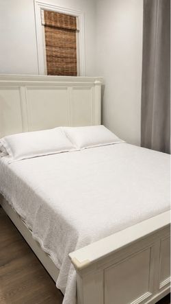 Ashley Robbinsdale Queen Panel Bed + Mattress