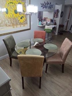 Cozy Dining Room set with 4 chairs