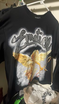 Size M but it’s cropped ( pick up only) and cash only