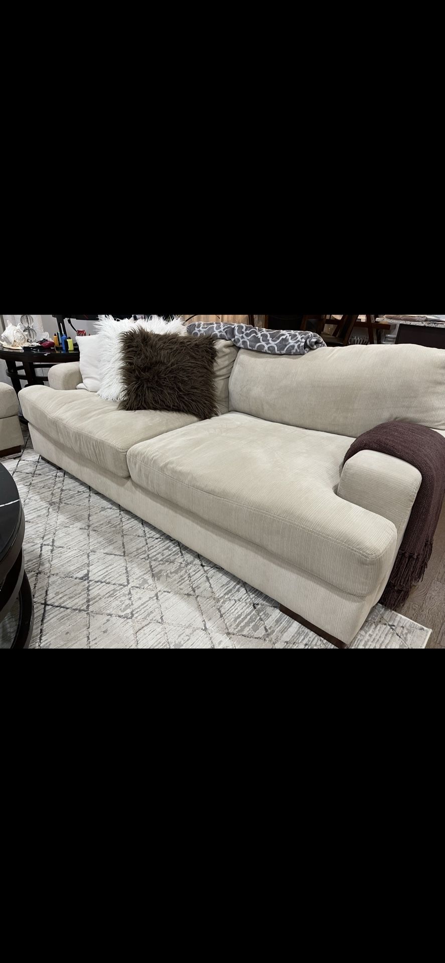 $700 Couch And Loveseat Set