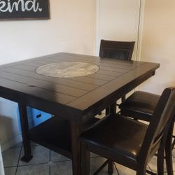 Kitchen Table & 4 Chairs 